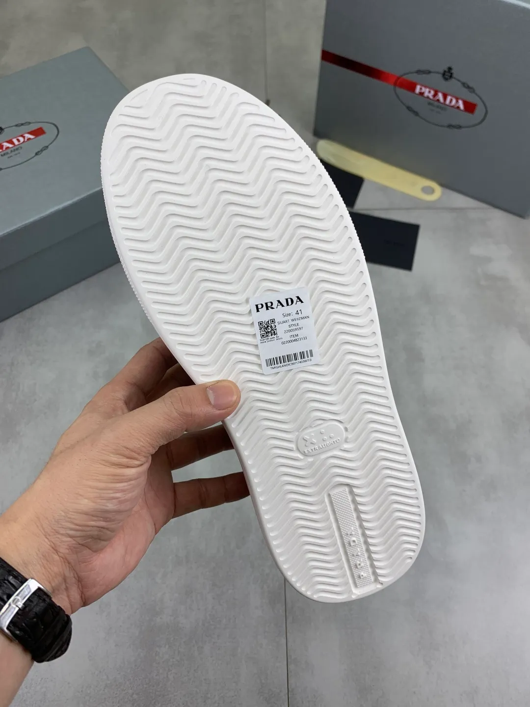 Men's shoes 💰P580💰 [New style] High version official website popular models are on the market, 🆘 Trendy brand (Prada) mainly promotes popular models, avant-garde and versatile fashion men's shoes private version mold opening, cowhide surface splicing 1:1.. Fashionable and simple, original imported cowhide lining cowhide feet; the atmosphere and personality are more fashionable, eye-catching and pursuing class. It will subvert the old idea and be a must-have for fashion trendsetters with you! Must keep it for yourself! Tall and comfortable, large and low, high-end quality workmanship. Size: 38-44 6️⃣colors available.